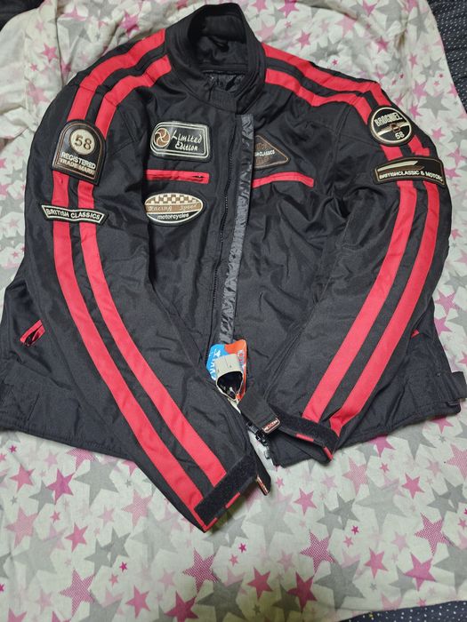 Vînd geacă moto mărimea XL la prețul 450 ron