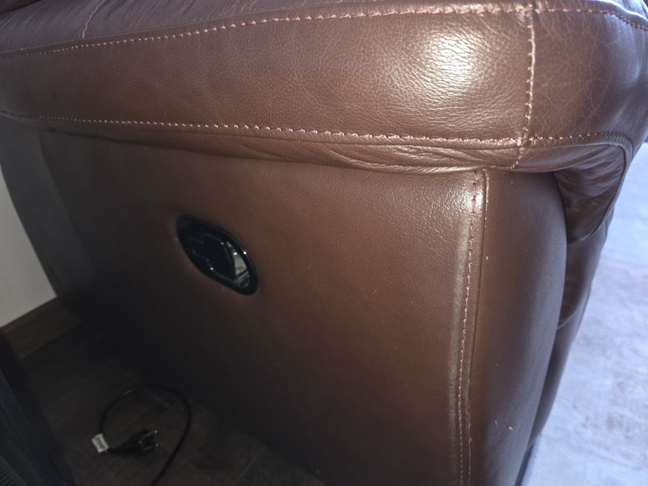 Кожен диван + подарък кресло