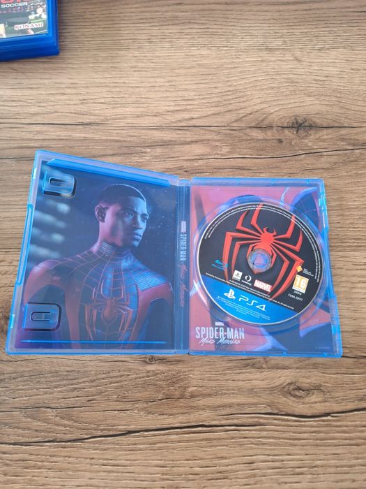 Продавам игри за PS4 в ново състояние.