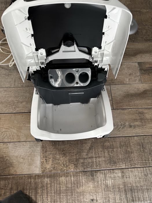 Aspirator cu spalare Bosch BWD421PRO 2100W filtru hepa perii turbo