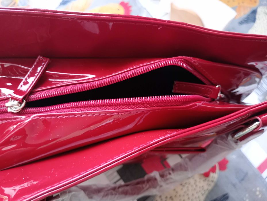 Дамска чанта лак