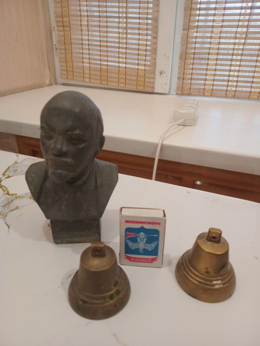 Чугунный бюст В.И.Ленин, колокольчики бронзовые