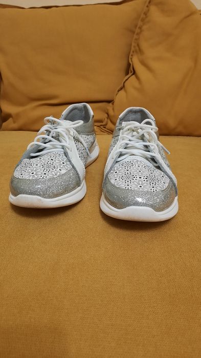 Обувки Tendenz естествена кожени