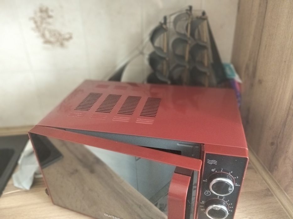 Продам Микроволновку Oursson MM2005/RD
