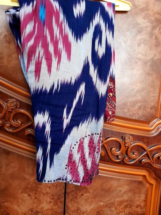 Адрас куйлак кастумчаси билан.