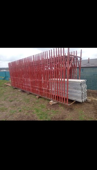 Schela de inchiriat și popi metalici de inchiriat