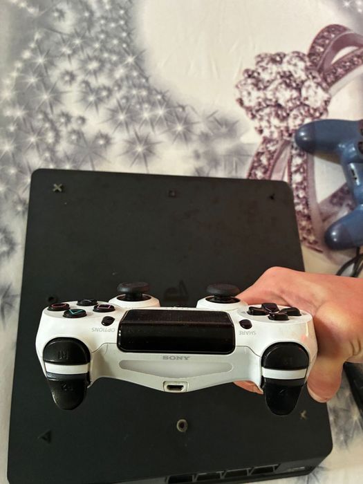 Playstation 4 slim impecabil