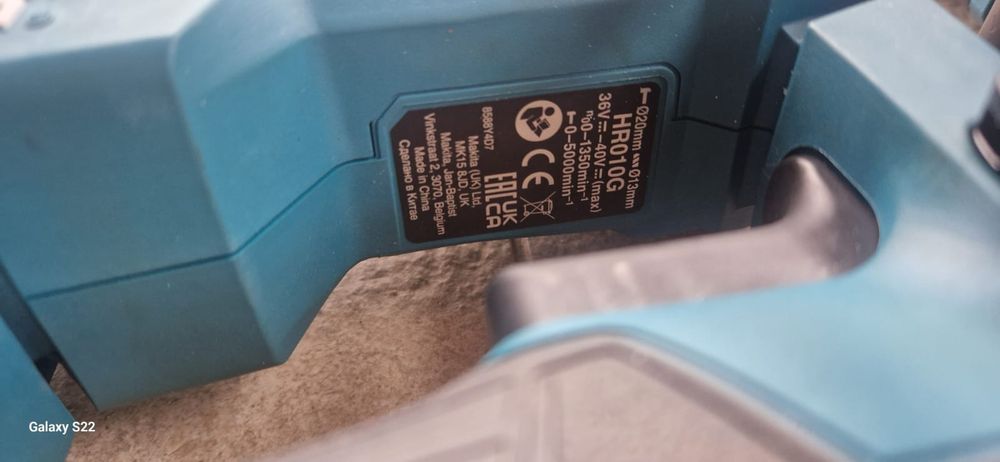 Makita rotopercutor pe acumulator de 40 V