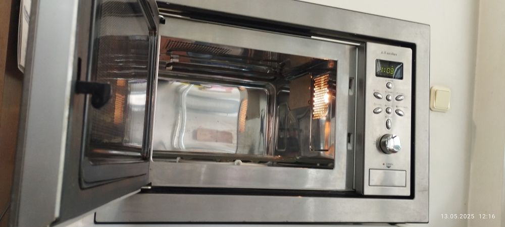 Микровълнова фурна за вграждане - Инокс