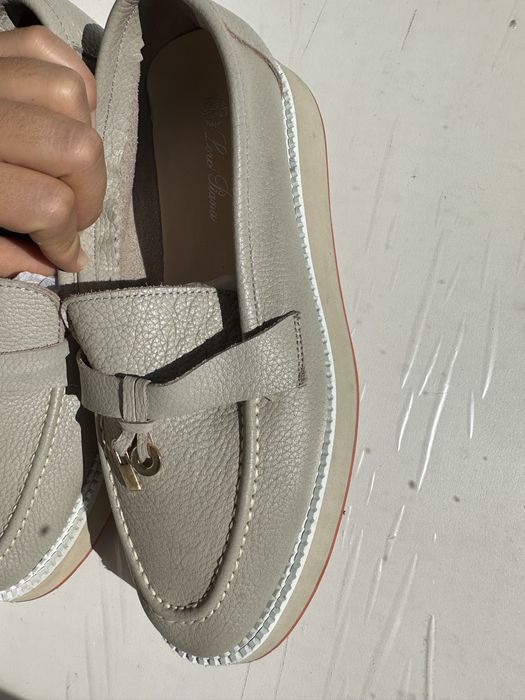 Продам лоферы серые