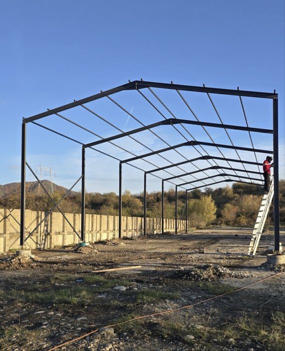 Vand hale metalice conform proiectului dvs