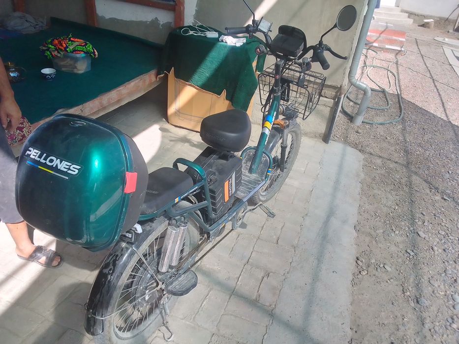 Skuter velig sotiladi narxini telda kelishamiz faqat tel qilib gaplash