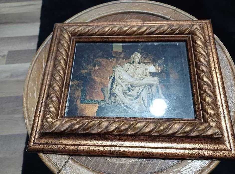 Lot vintage de 8 icoane si obiecte religioase