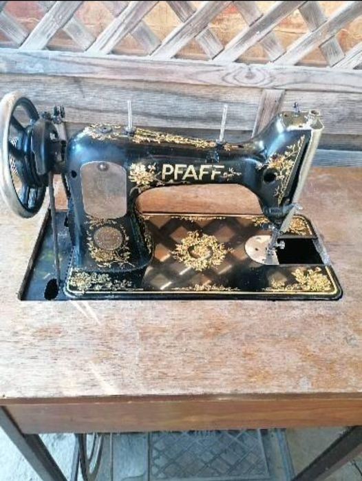 Mașina de cusut Pfaff vintage