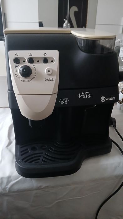 Aparate de cafea de vânzare.