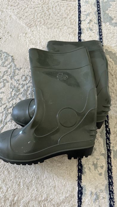 Продается рабочие резиновые сапоги