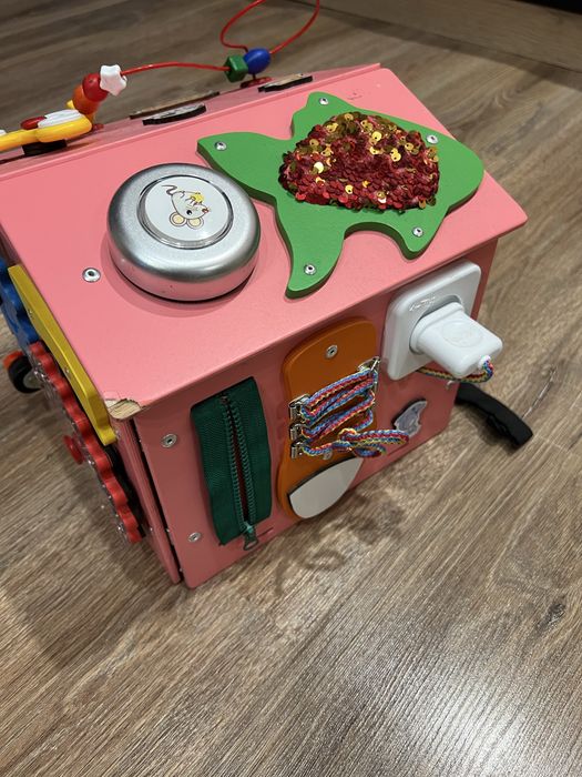 Бизиборд  домик