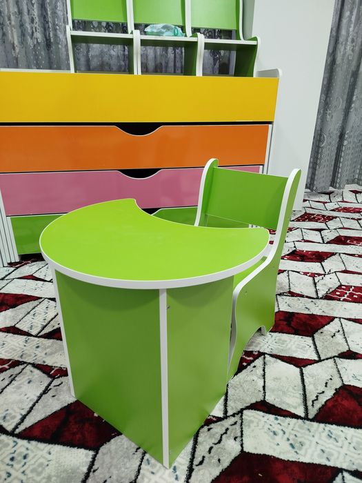 Стол и стул для малышей с ЛДСП