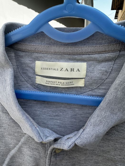 серая мужская поло футболка