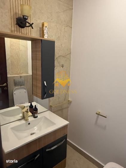 Casa individuala 5 camere zona centrala , 210 mp si garaj propriu!