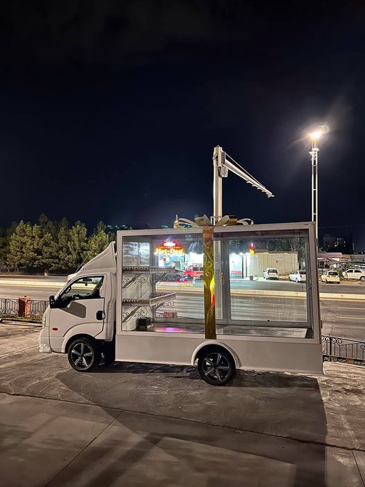 Fotixa va moliya beshik to'y moshina