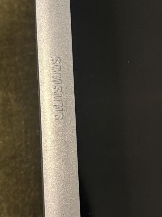 Smart TV Samsung diagonala 82 ecran fisurat