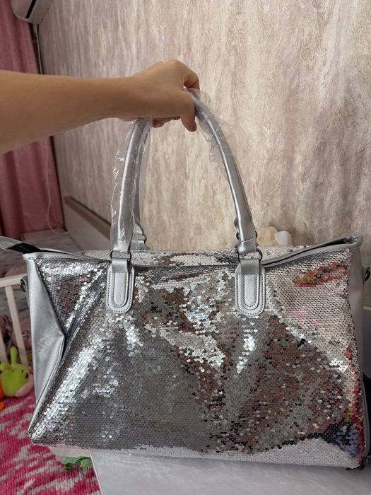 Yengi sumka. Xali umuman ishlatilmagan umakovkada turipti