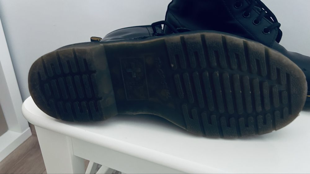 Dr. Martens Номер 39 боти