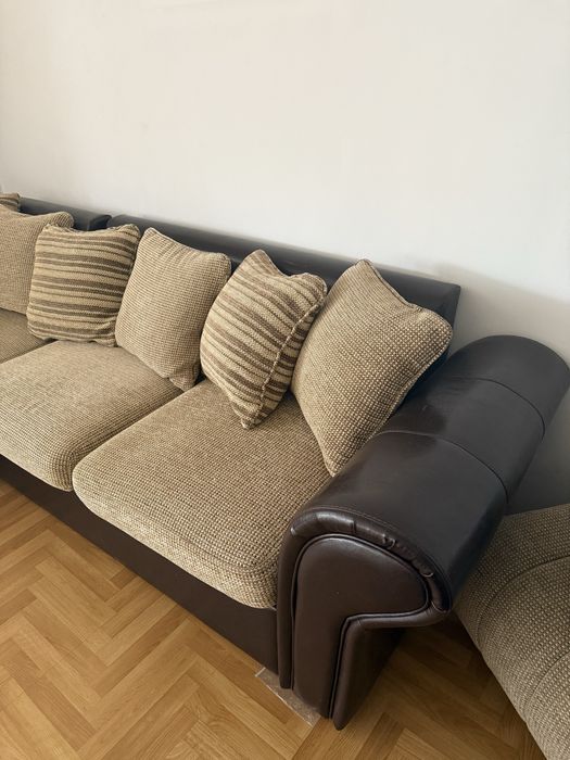 Диван с две кресла и две табуретки