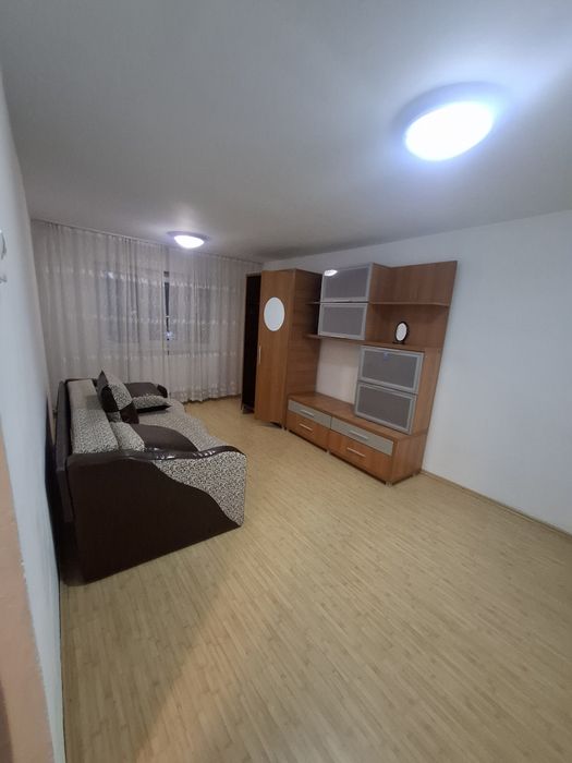 Vând apartament  3 camere
