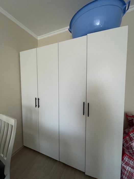 Шкаф продам срочно.