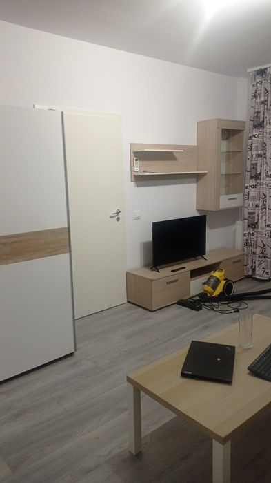 Închiriez apartament