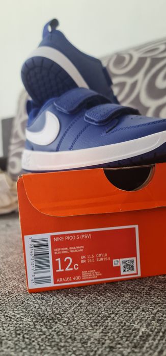 Vând adidasi Nike noi