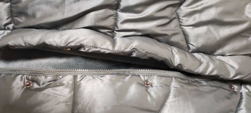 Продам демисезонное пальто на девочку