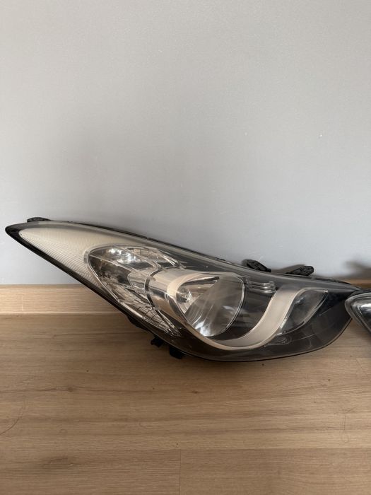 Фары на Hyundai Elantra