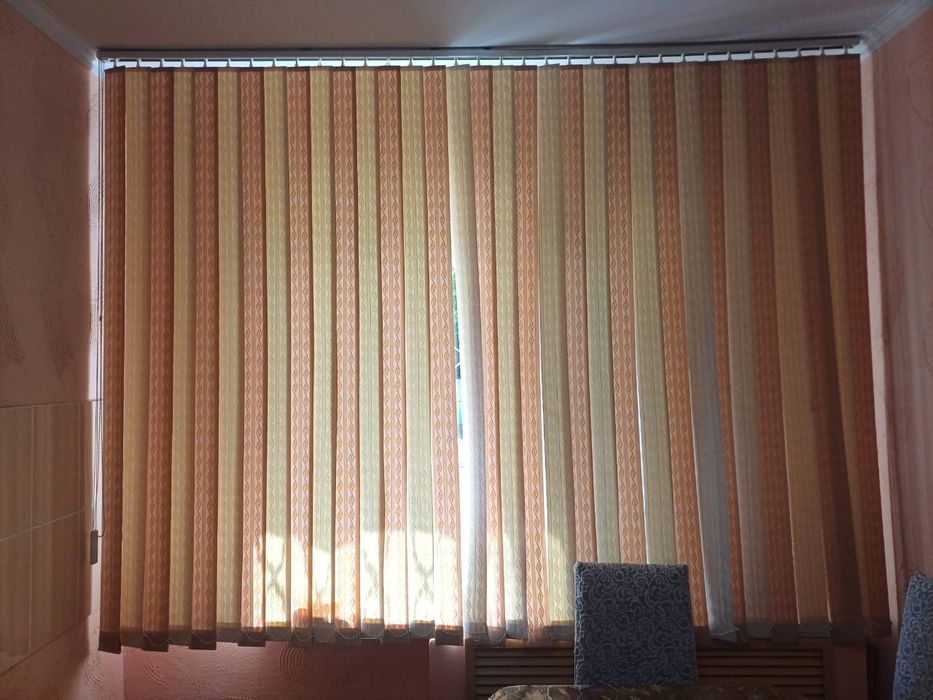 Продам жалюзи до подоконника