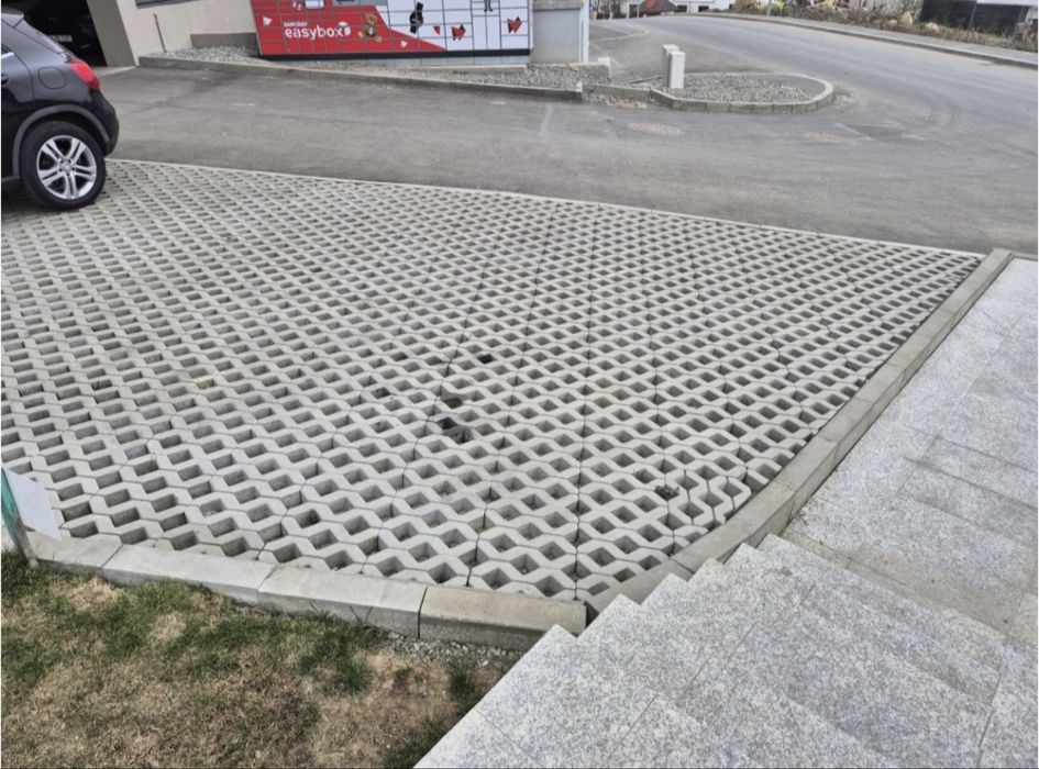 De inchiriat loc parcare Floresti