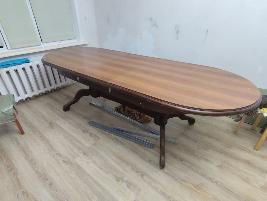 Продам стол для застолий и приёма гостей