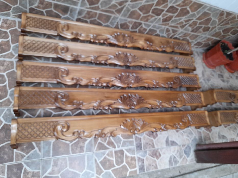 Galerii lemn natural.