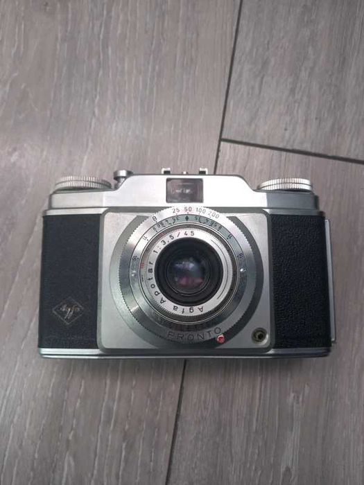 Agfa Silette plus un film Agfa.