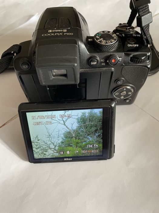 Nikon P100 26x zoom optic,10,3 Mpx,ecran rabatabil, afisare data ora