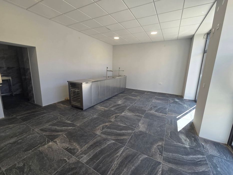 Дава се под наем Заведение в Кюстендил, Център - 250 кв.м за 2593.35 € - Снимка #2