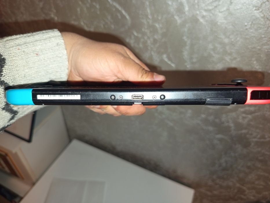 Nintendo Switch – отлично състояние + 3 игри