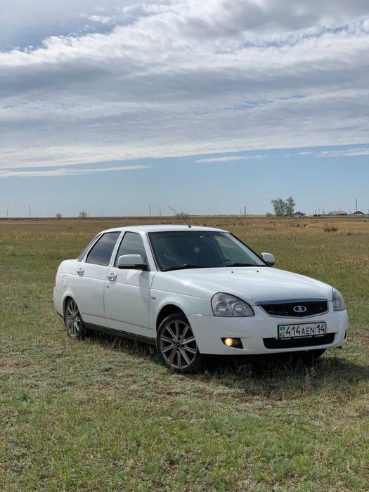 Продам Приору первую
