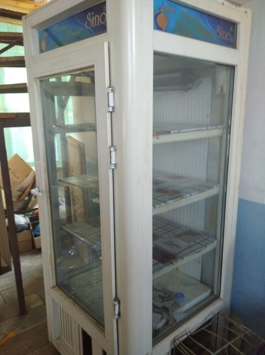 Витрина холодилник