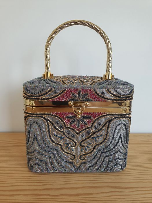 Сумочки вечерние