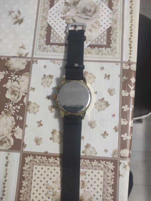 Продавам часовник