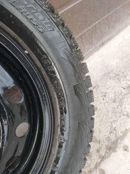 Продам зимние шины с дисками