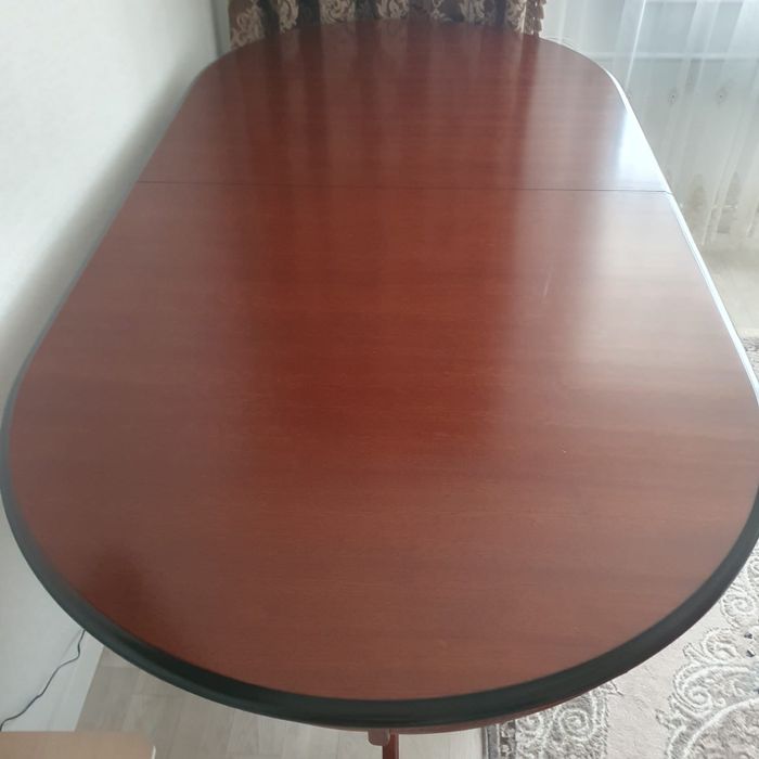 Стол со стульями