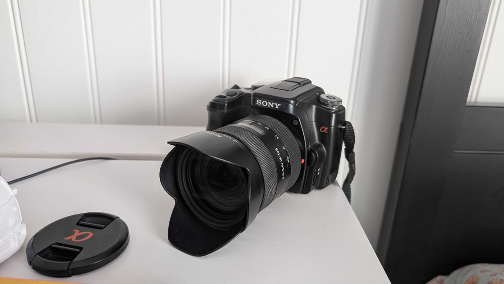 Sony a100 с объективом фотоаппарат продам